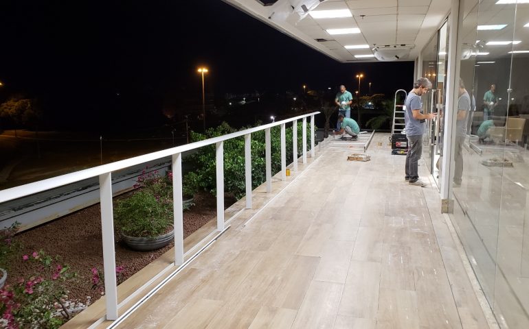 Tribunal de Justiça - Guarda Corpo, Vidro Refletivo