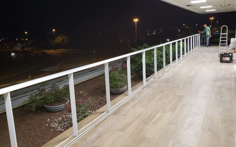 Tribunal de Justiça - Guarda Corpo, Vidro Refletivo