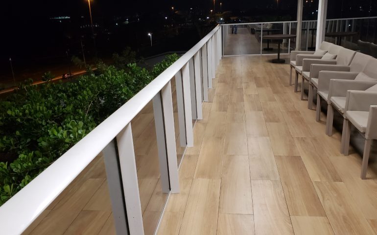 Tribunal de Justiça - Guarda Corpo, Vidro Refletivo